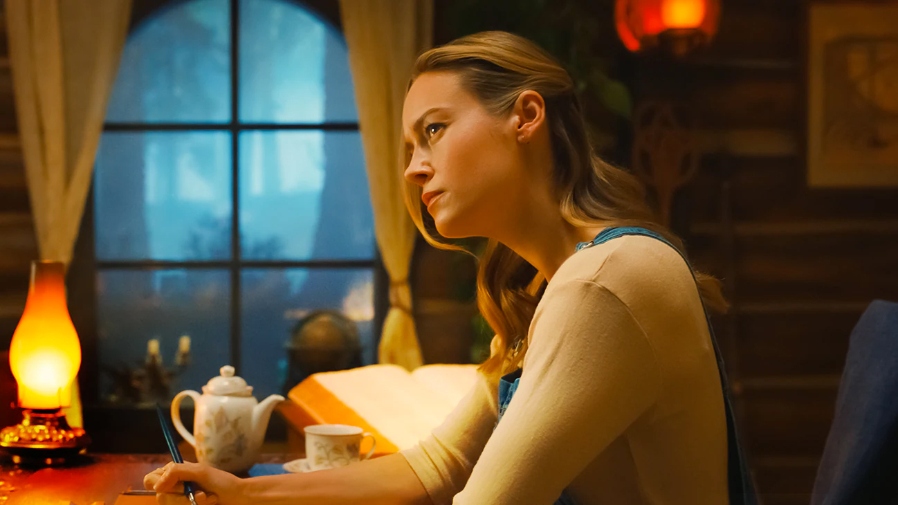 See Brie Larson Pose In A Sexy Skintight Dress | GIANT FREAKIN ROBOT