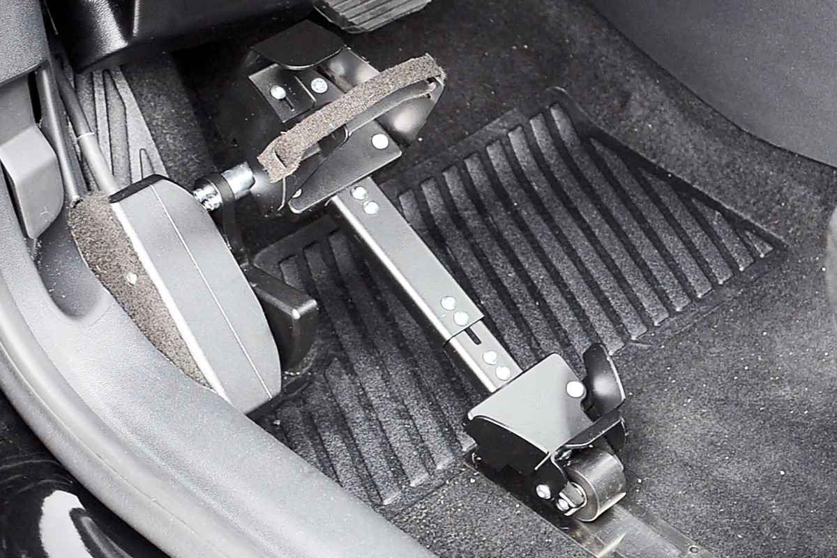 Customizable Electronic Joystick Pedal With Double Safety Circuit