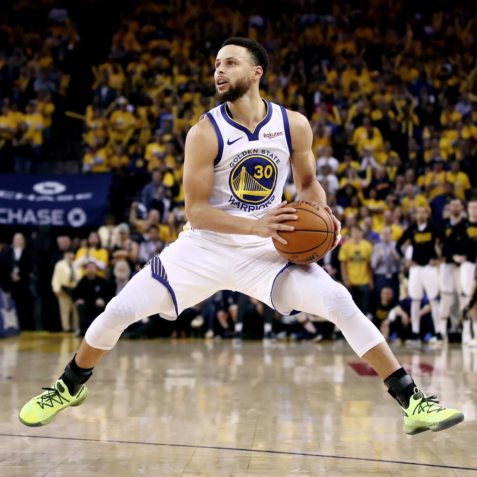 Unleashing Stephen Curry's Vertical Leap A Phenomenal Display of