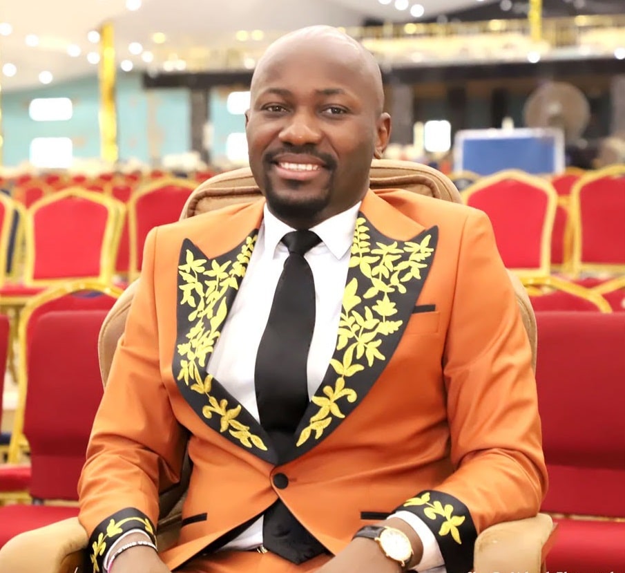 Lady calls out Apostle Suleman, leaks bedroom photos of their romantic(025)