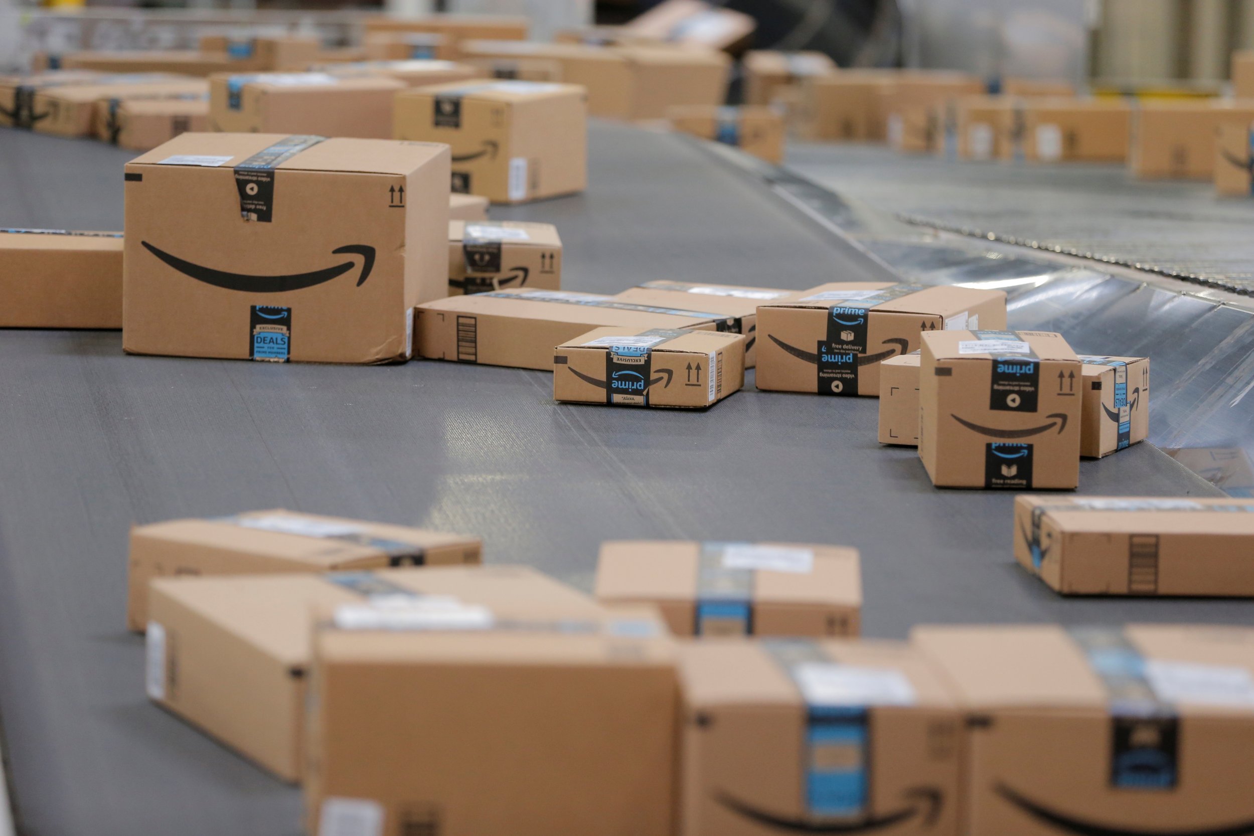 Amazon UK warehouse discovered to regularly destroy tons of unsold items Gizmochina