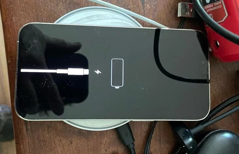 Unsinkable iPhone! Submerged iPhone fully functional after 12 months