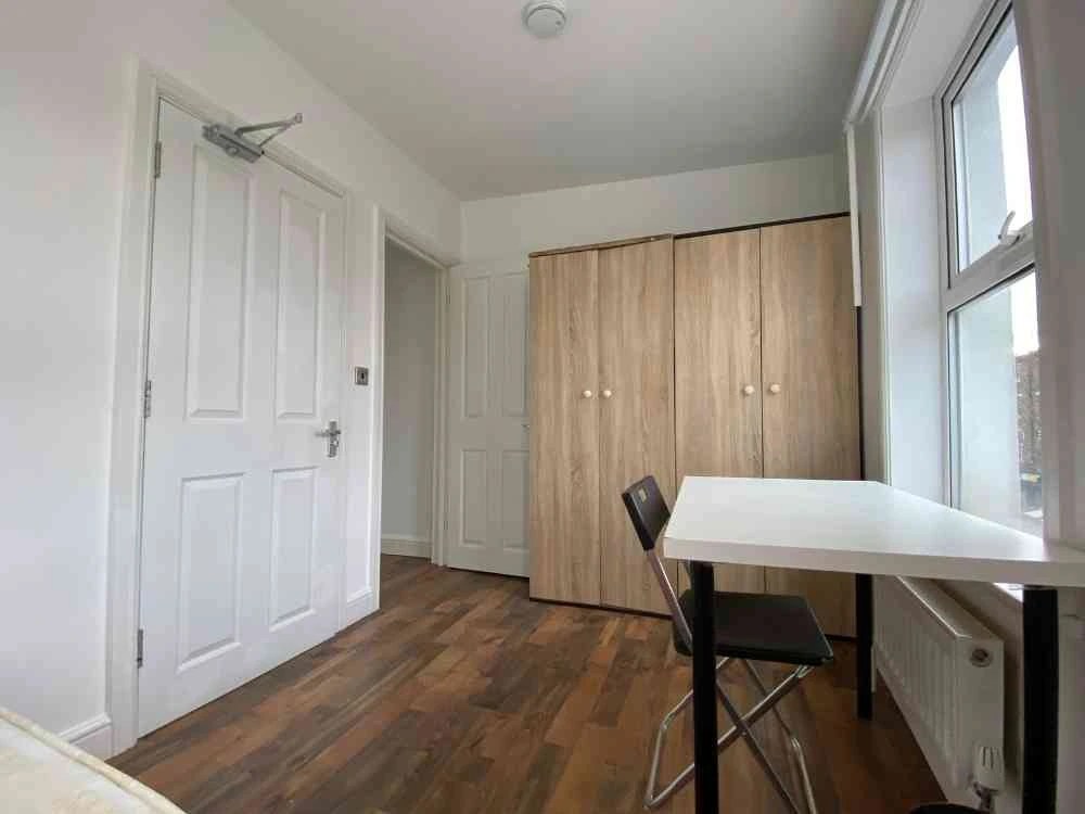 Large Room in Denmark Hill for Rent All Bills Included