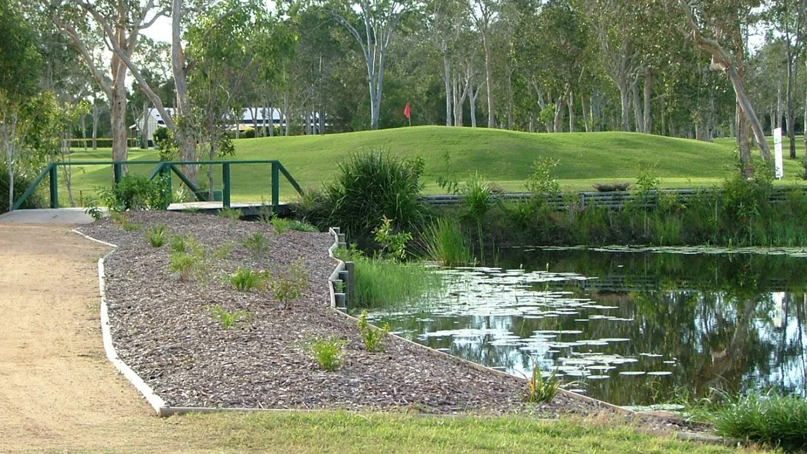Town of 1770 Golf Course & Driving Range The Gladstone Region