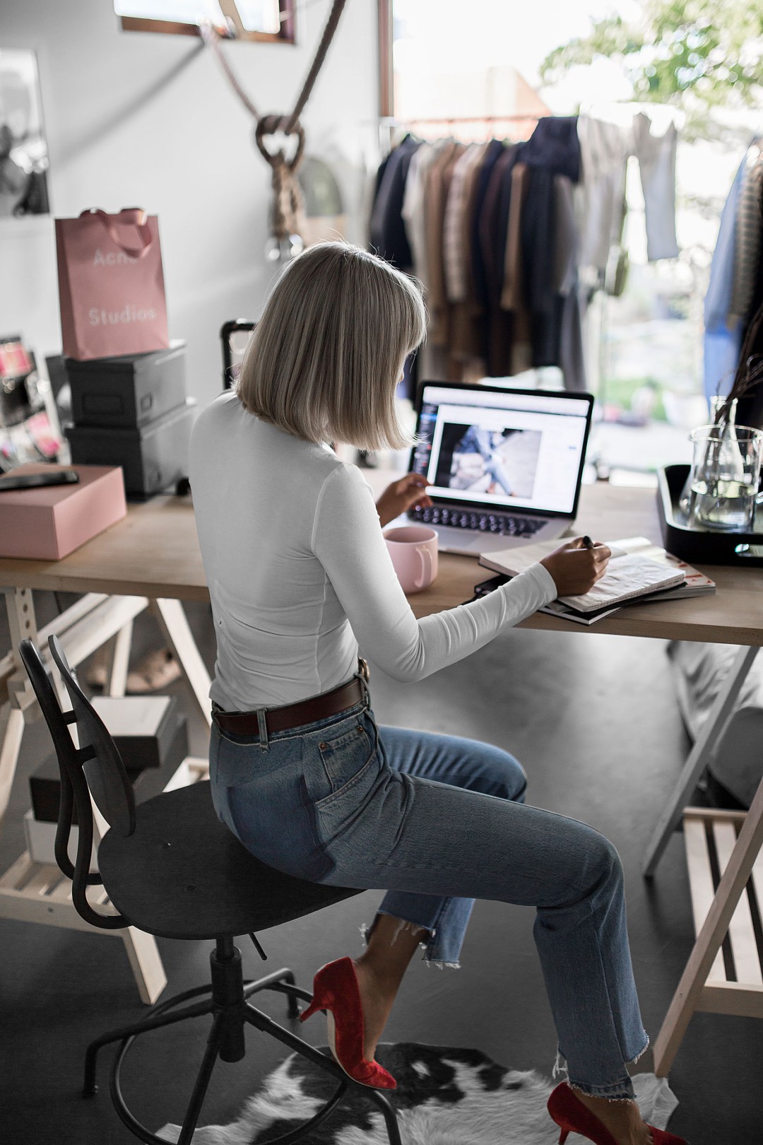How To Look For A Fashion Job When You’re Working FullTime Glam Observer
