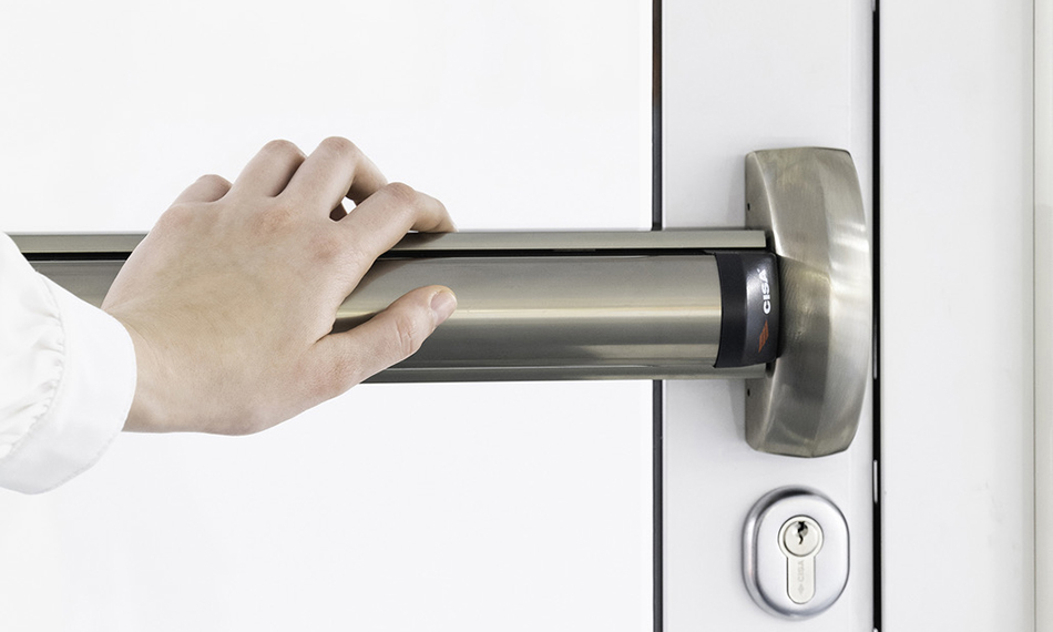 PANIC BAR FROM CARL F GROUPCO SUITS SCOTTISH REGULATIONS Glass News