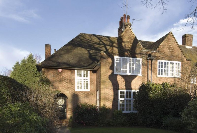 Corringham Road Apartments & Houses For Sale