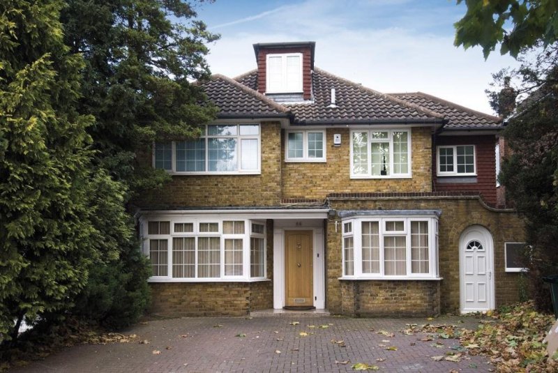 Fitzalan Road, Finchley 6 Bedroom Family Residence