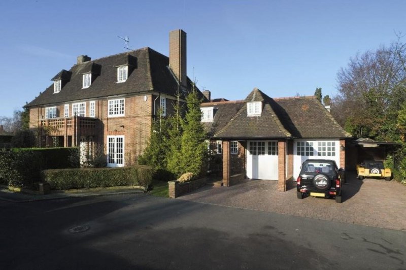 Linnell House Apartments & Houses For Sale