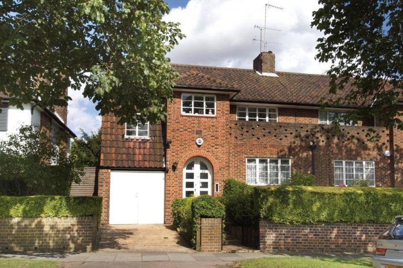 Deansway, Hampstead Garden Suburb Apartments & Houses For Sale