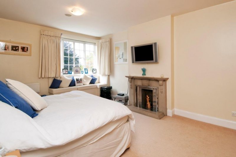 Rowan Walk, Hampstead Garden Suburb Apartments & Houses For Sale