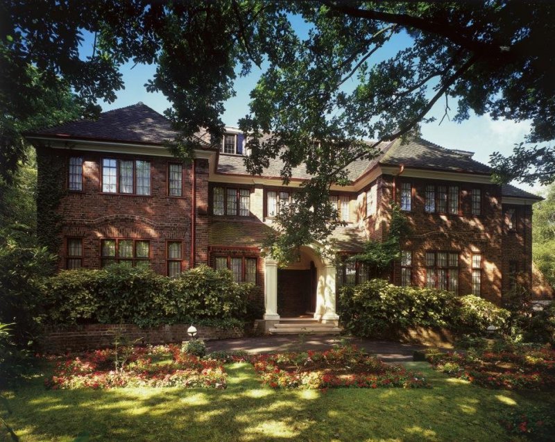 Courtenay Avenue Highgate Double Fronted Detached Property