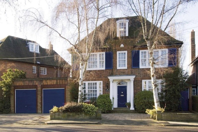 Holne Chase Apartments & Houses For Sale