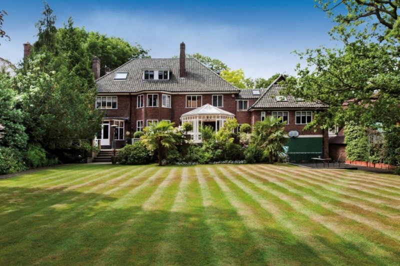 Courtenay Avenue Houses, Ridgefield N6, Courtenay Avenue Houses