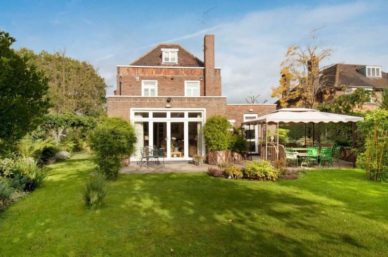 Linden Lea, N2 5 Bedroom Property on Linden Lea