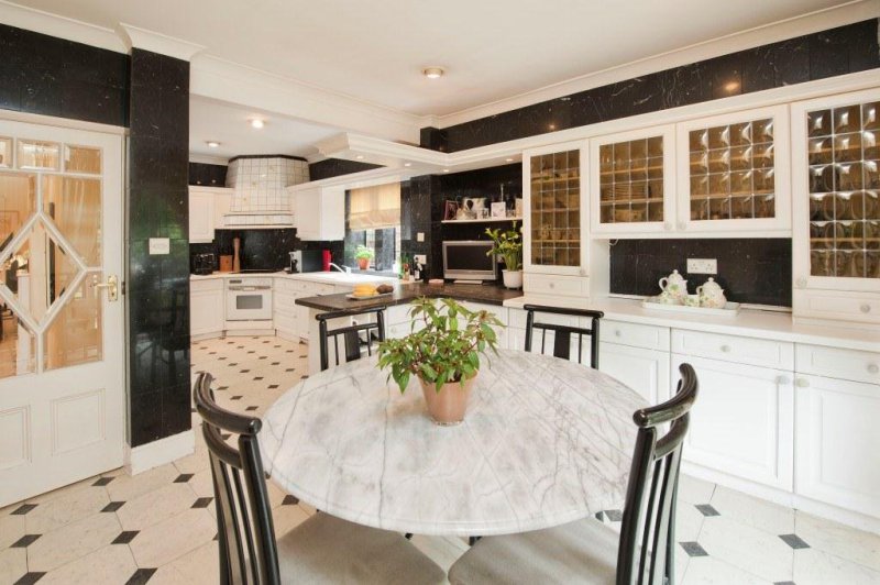 Kingsley Way, N2 6 Bedroom Detached Family Home