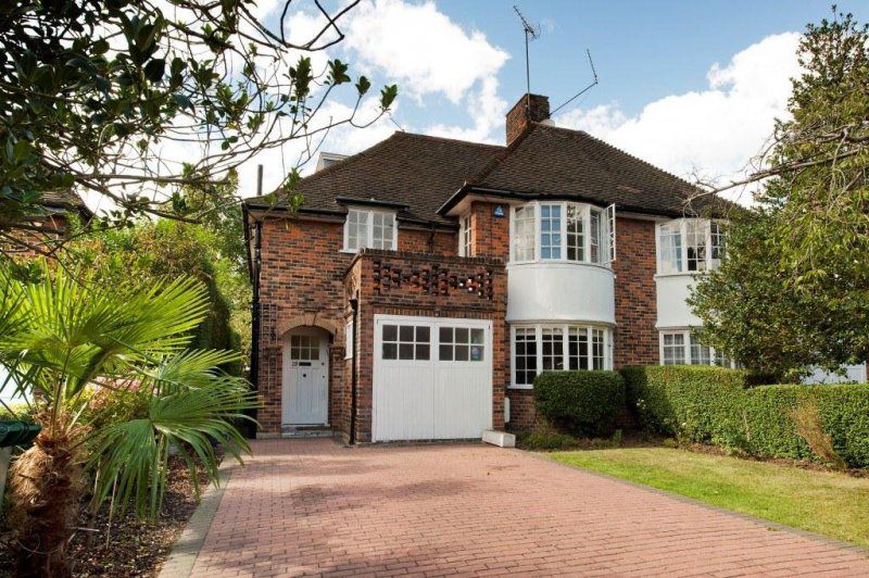 Maurice Walk, NW11 Apartments & Houses For Sale