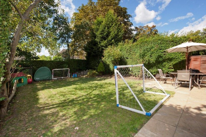 Maurice Walk, NW11 Apartments & Houses For Sale