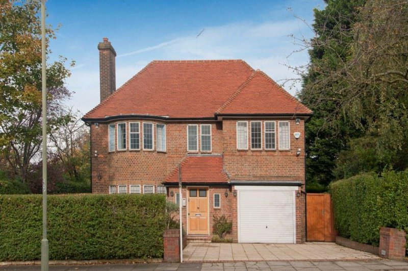 Holne Chase, N2 Apartments & Houses For Sale