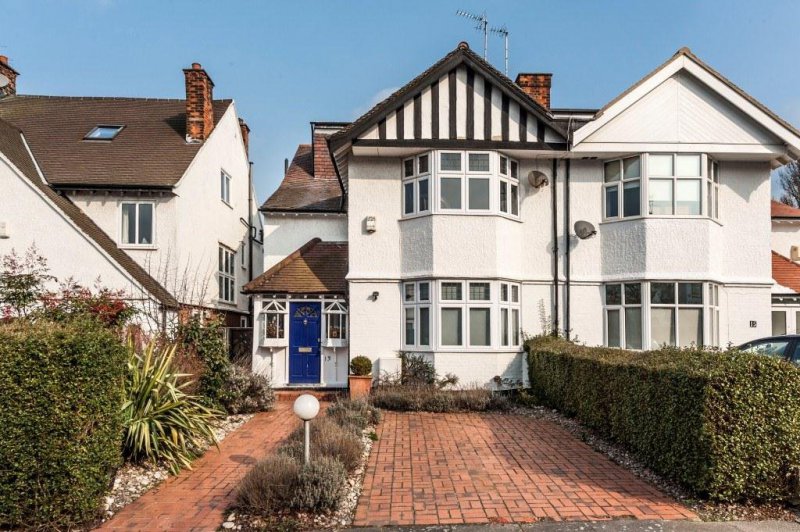 Corringham Road, NW11 Apartments Houses for Sale