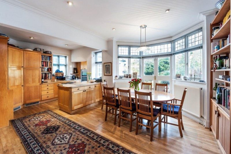 Corringham Road, NW11 Apartments Houses for Sale