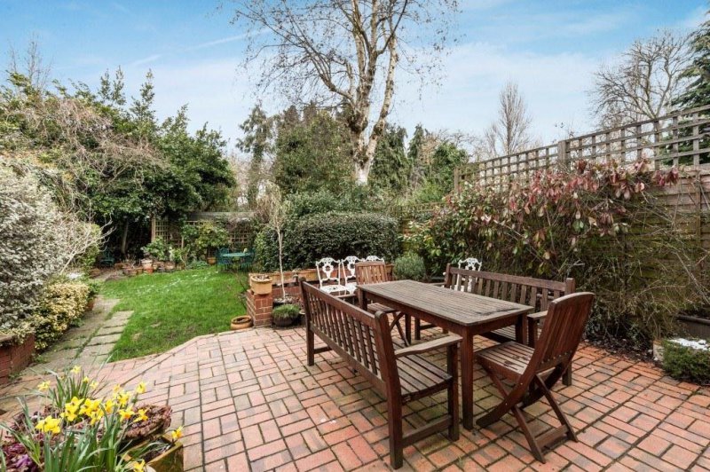 Corringham Road, NW11 Apartments Houses for Sale