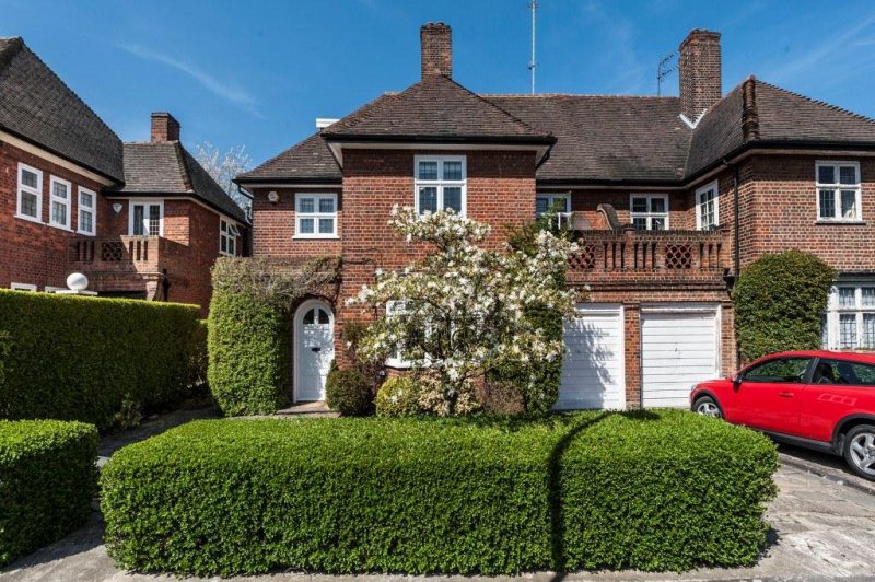 Southway, NW11 5 Bedroom Semi Detached Family Home