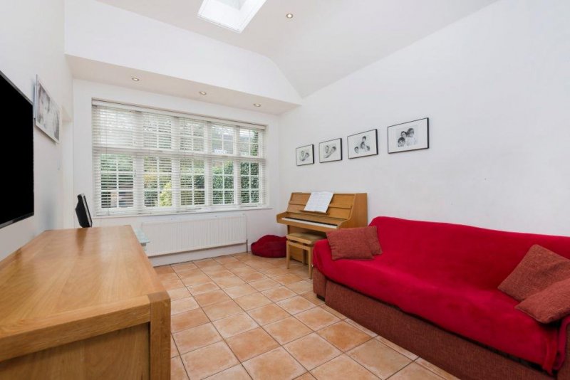 Corringham Road, NW11 Apartments & Houses For Sale Golders Green