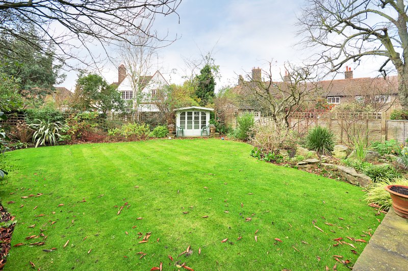 Houses for Sale NW11 Linnell Close NW11