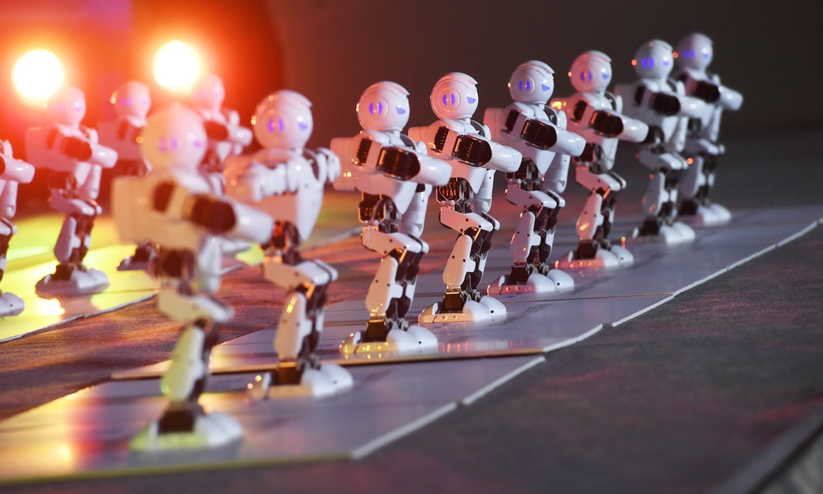 Arguing robot ‘couple’ in China sensation Global Times