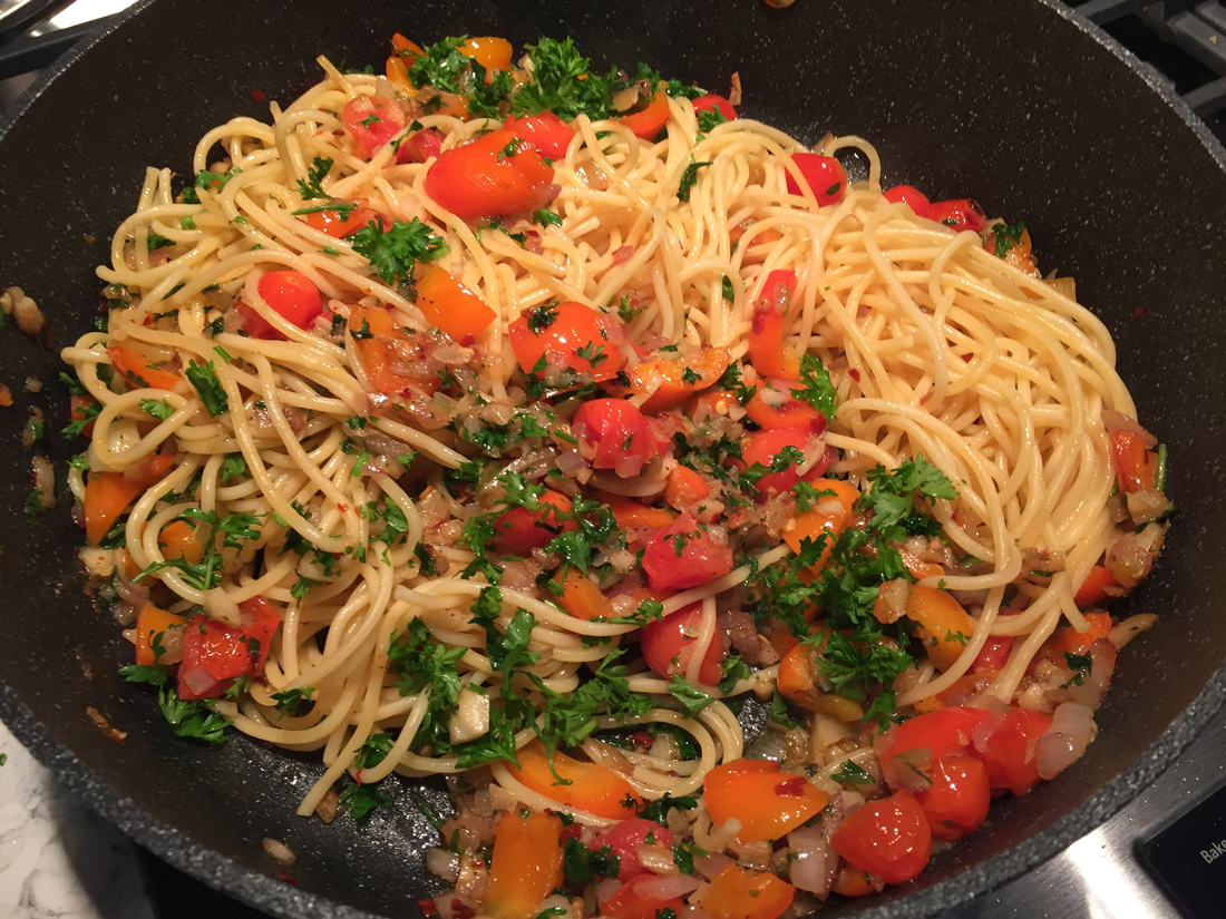 Easy and Delicious Spaghetti Provençal With Cherry Tomatoes