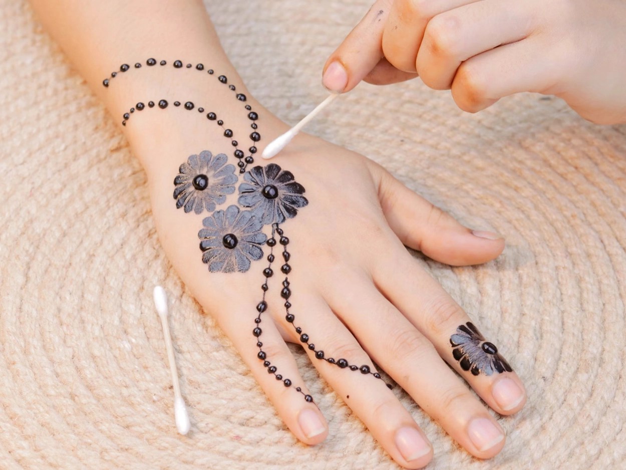 The Modern Guide to Henna Removal Natural Remedies & Expert Techniques