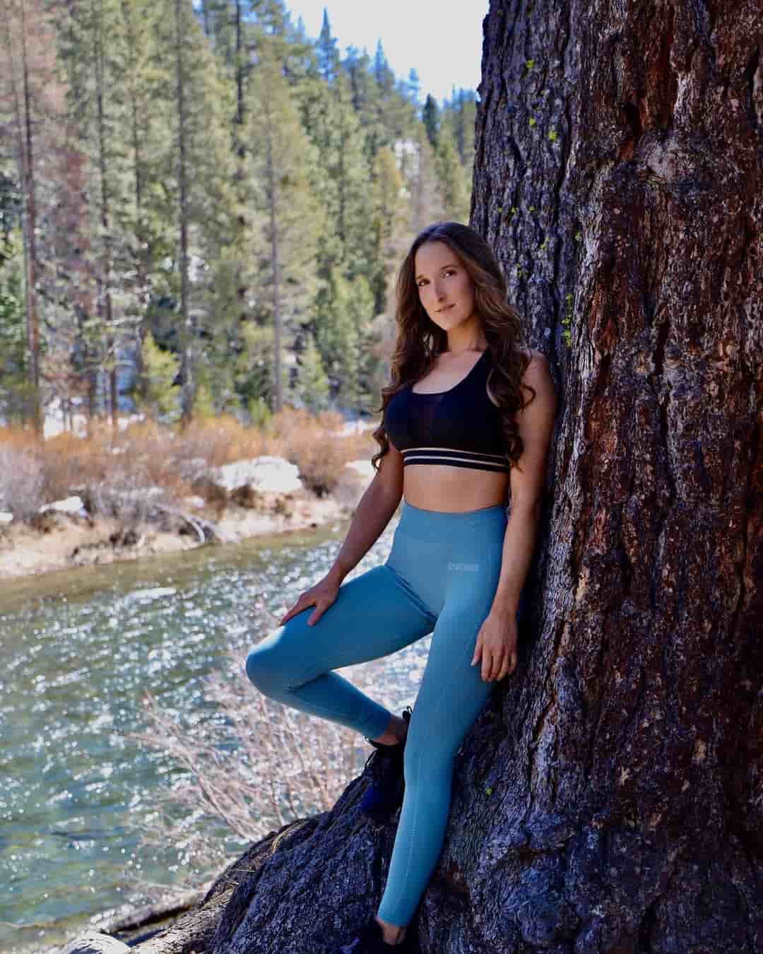 Hannah Straight - Age, Height, Net Worth, Boyfriend, Bio, Wiki