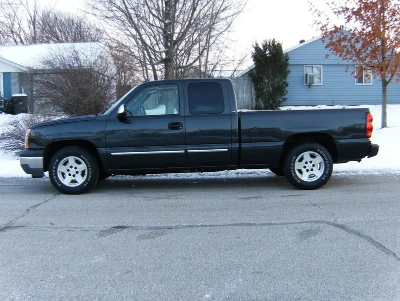 my 05 Silverado xcab 2wd (22's, SS bumper, 06 front swap and drop