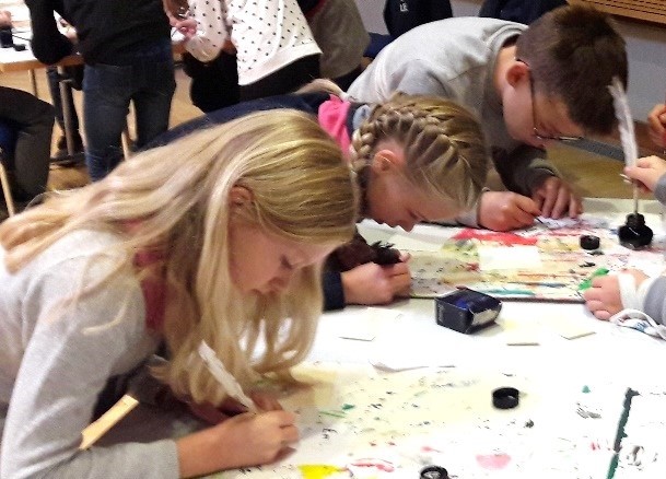 „Schule früher“ Eine Zeitreise ins Mittelalter und in