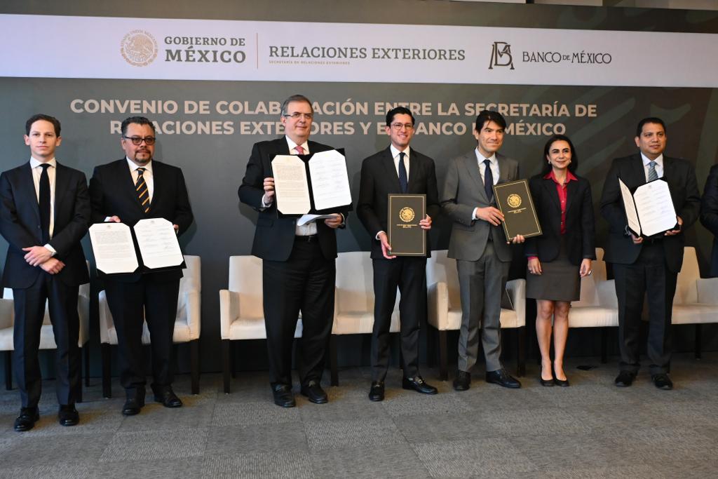 Foreign Secretary Marcelo Ebrard announces agreement with Bank of Mexico to accept consular ID