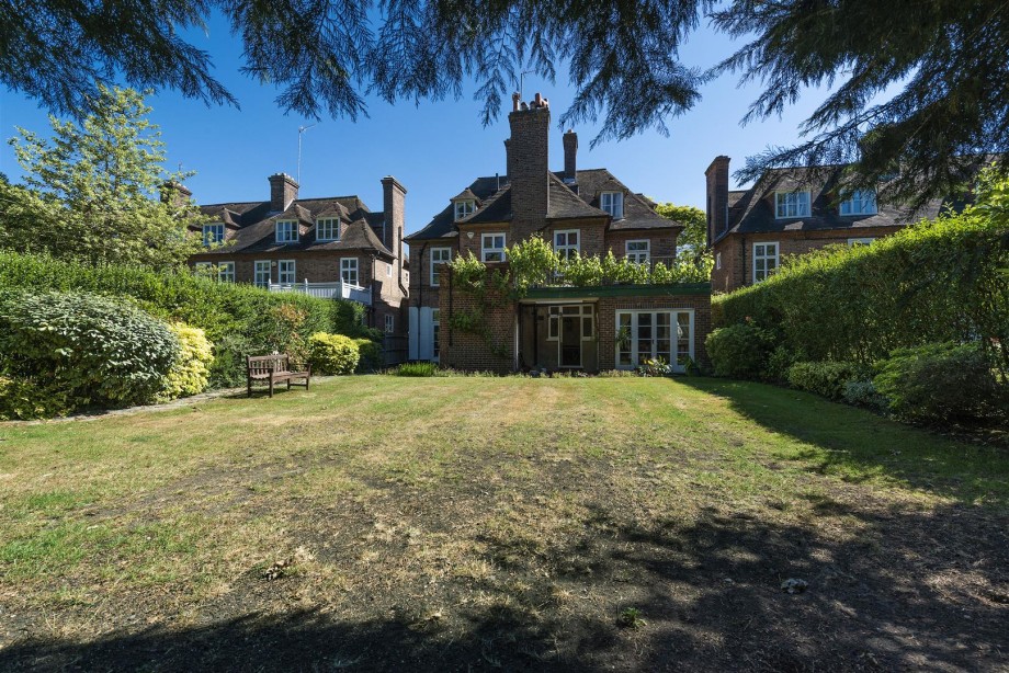 Godfrey & Barr Estate Agents Full Details for Reynolds Close