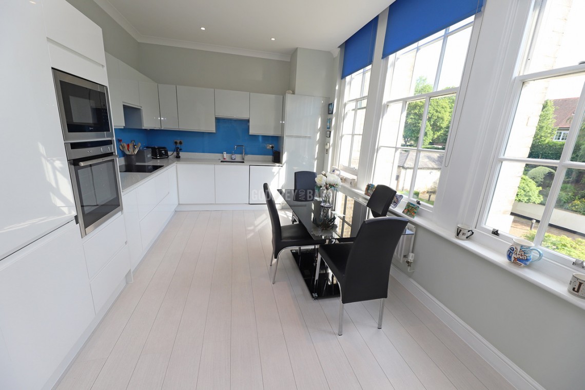St Vincents Lane, Mill Hill Village, 3 bedroom, Apartment