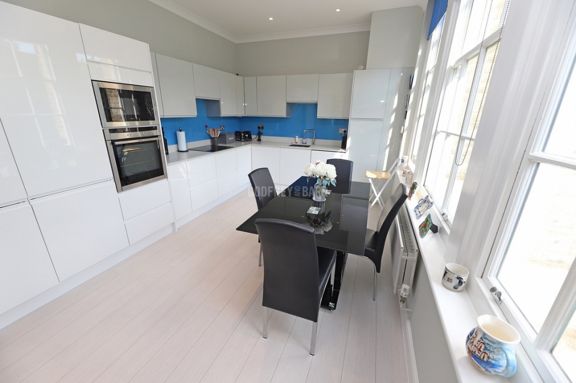 St Vincents Lane, Mill Hill Village, 3 bedroom, Apartment