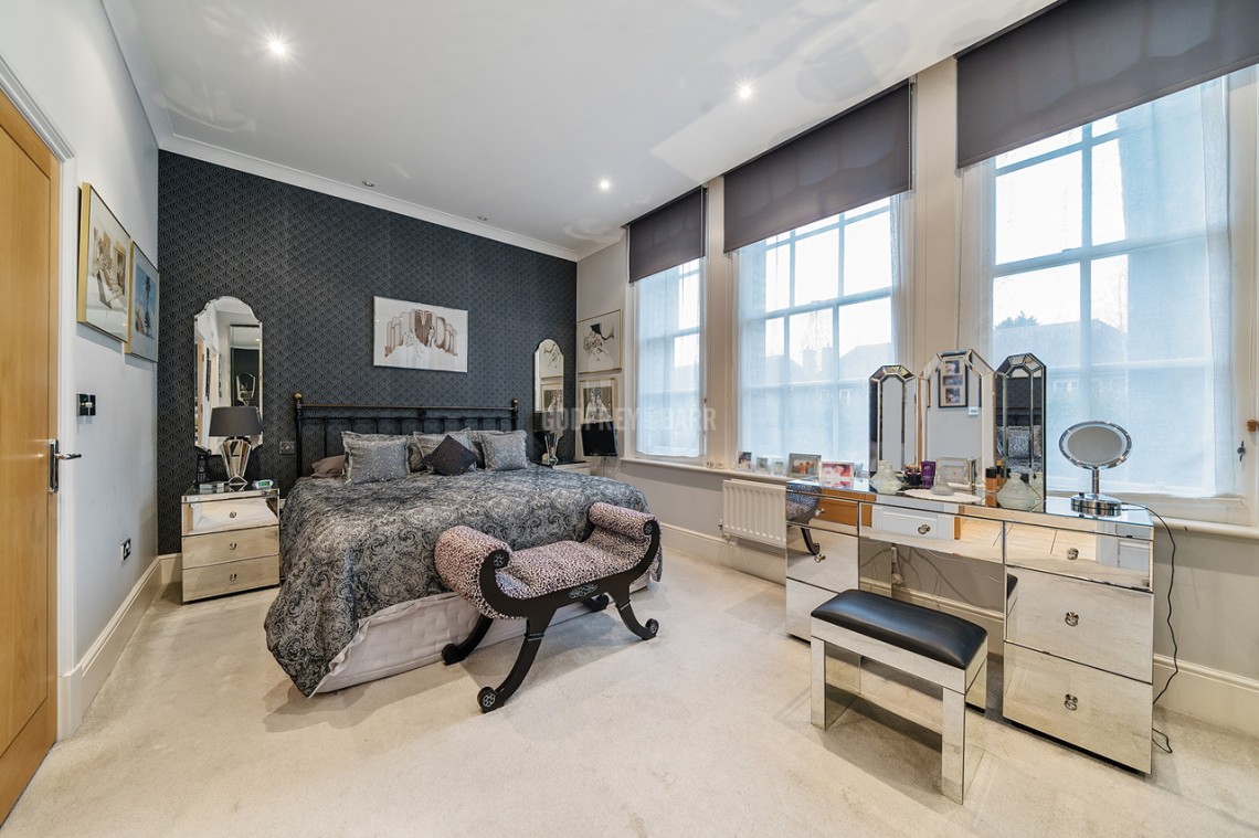 St Vincents Lane, Mill Hill Village, 3 bedroom, Apartment