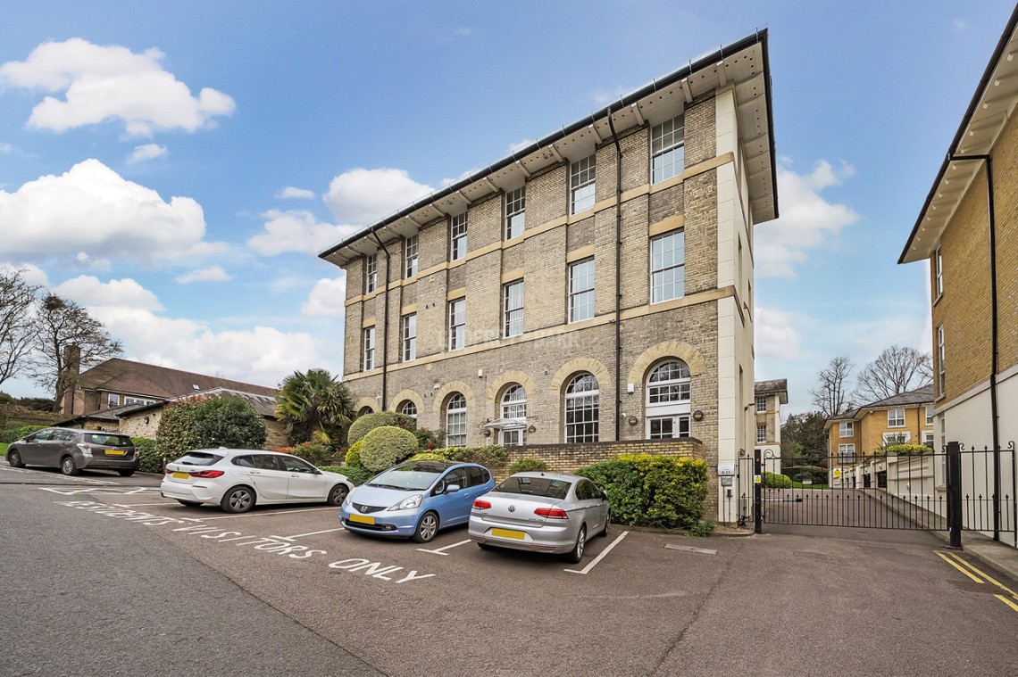 St Vincents Lane, Mill Hill Village, 3 bedroom, Apartment
