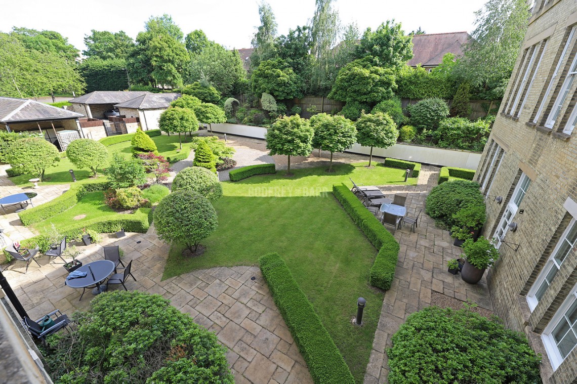 St Vincents Lane, Mill Hill Village, 3 bedroom, Apartment