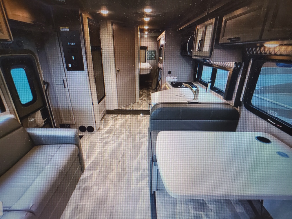 32′ Thor Quantum Class C for Rent Phoenix Going Places RV Rentals