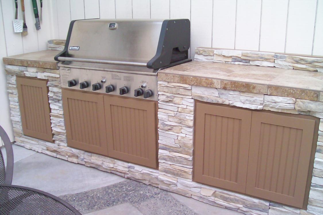 Island Doors & Luxurious Kitchen With Great Black