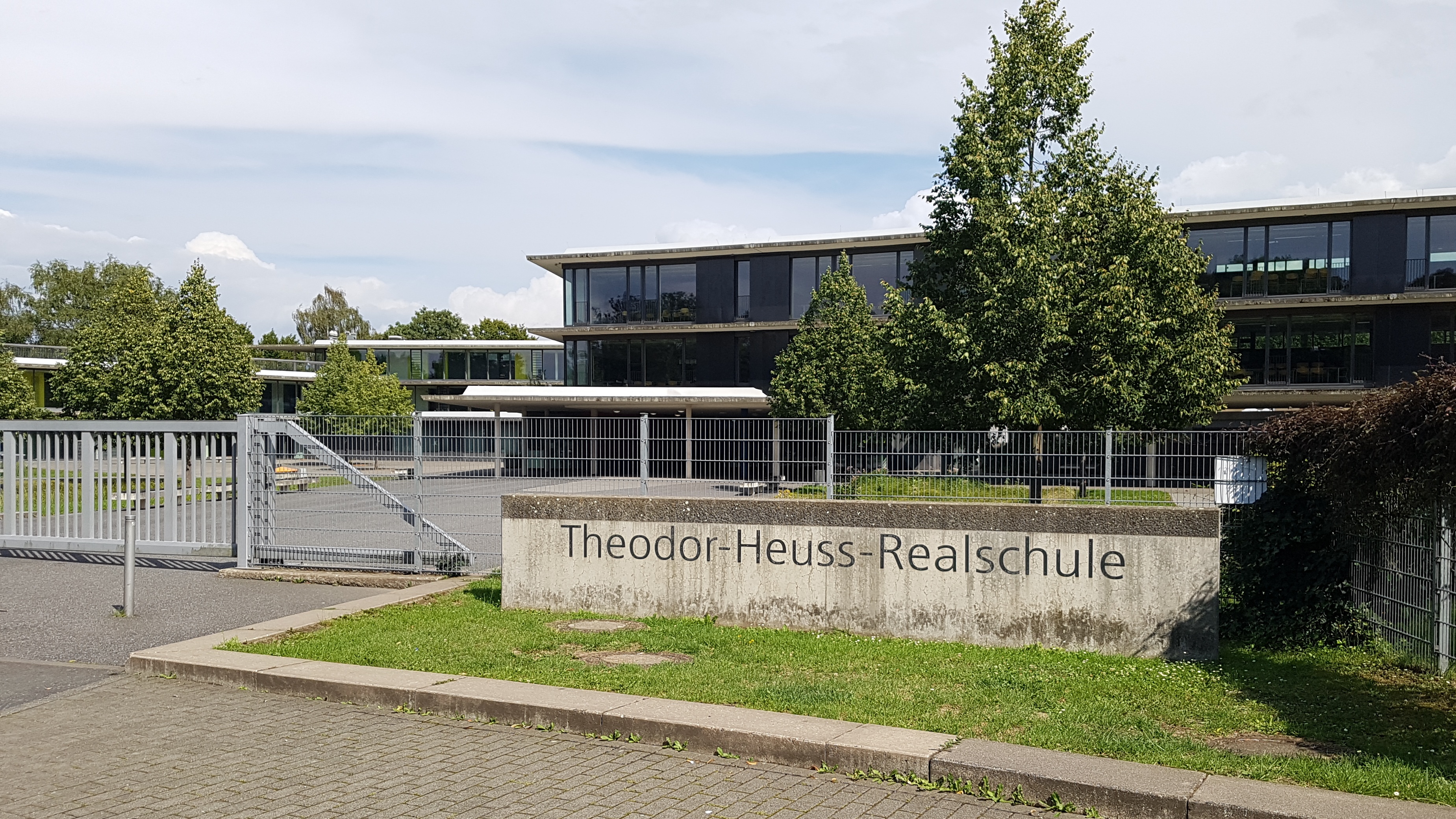 Am stadtpark 23 51373 leverkusen. Theodor Heuss Realschule 51379 Leverkusen Opladen Adresse Telefon Kontakt
