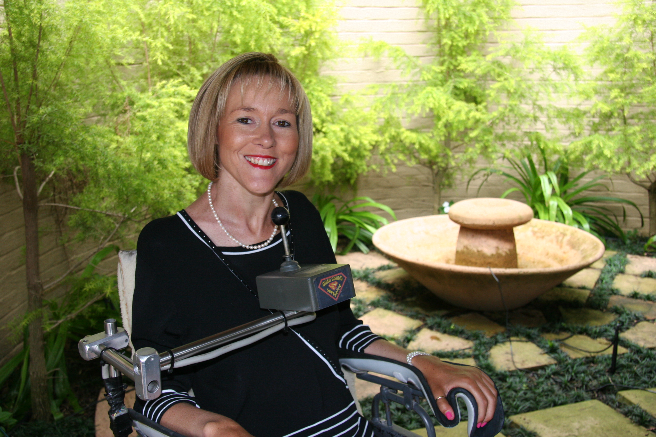 Brave Lotus flower rides the dragon