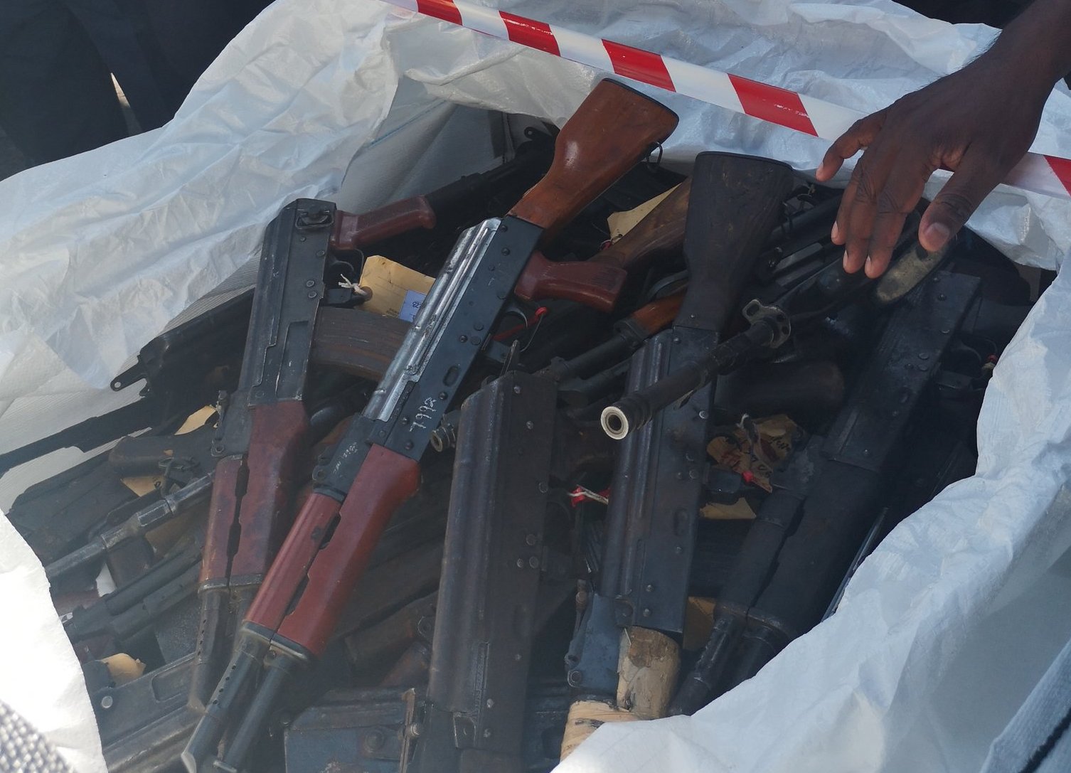 SAPS remove 23000 illegal guns from SA streets, share video destroying them