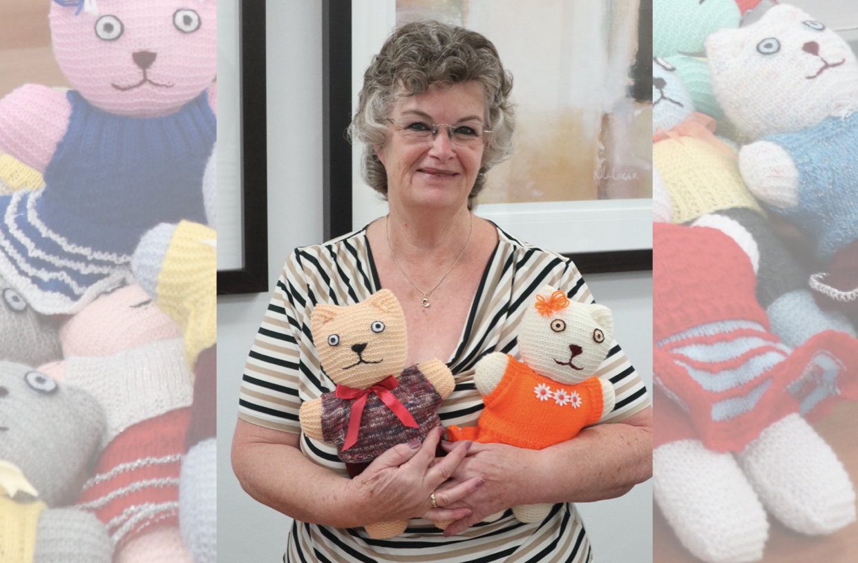 Pensioner On Her Way to Knitting 1,000 Teddies for Hospital!