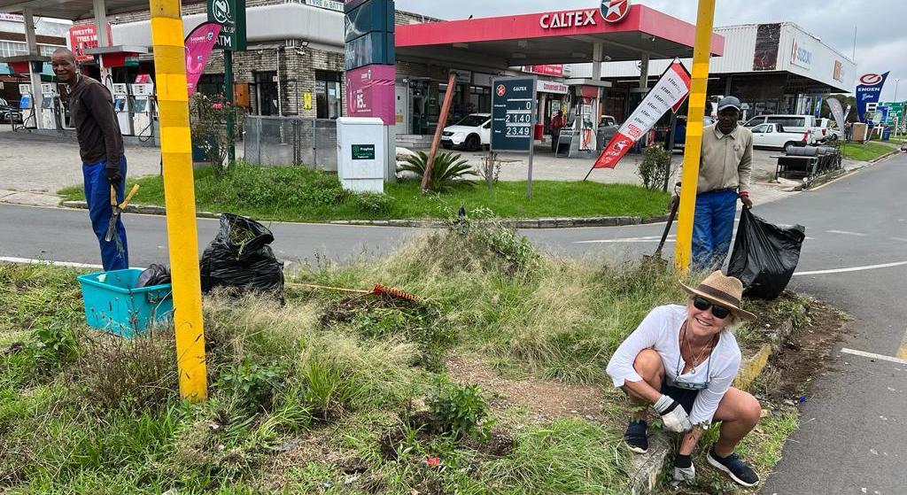 Gauteng Community Rally Together To Clean Up And Beautify Town