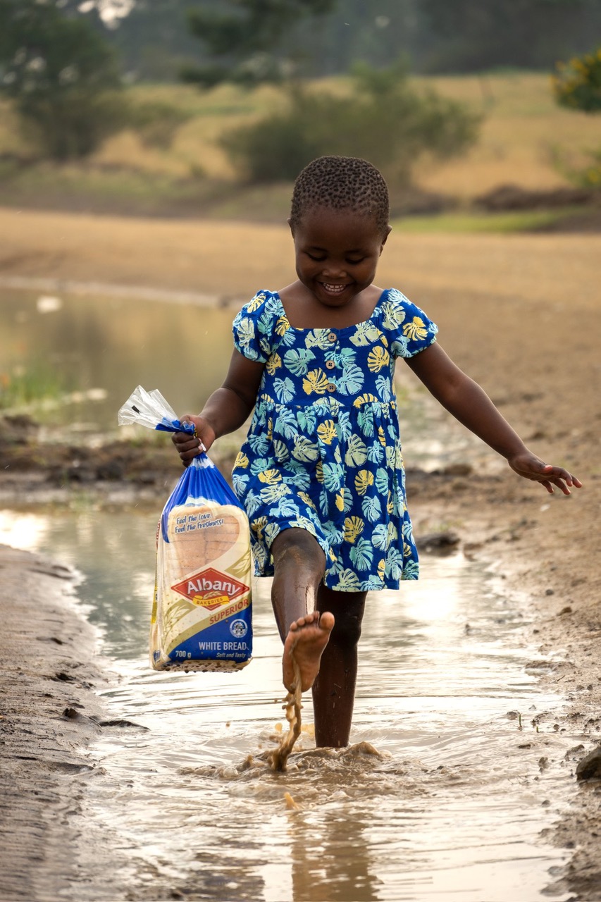 The Special Story Behind the Viral 'Albany Bread Girl' Photos